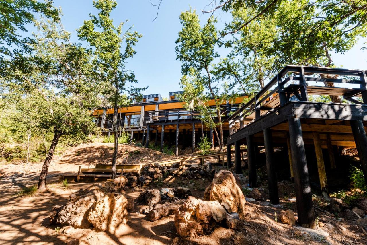 Vivelodge Lodge *